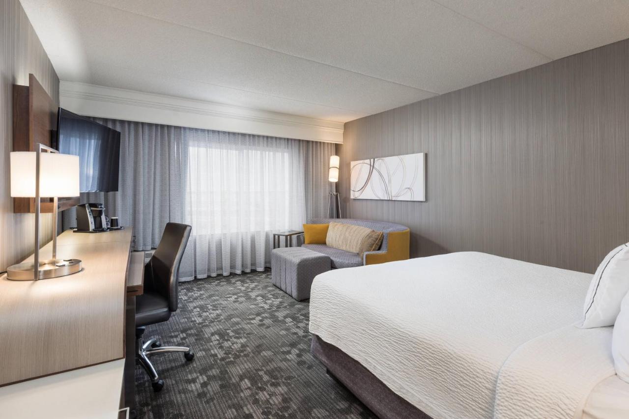 Courtyard By Marriott Toronto Воган Экстерьер фото