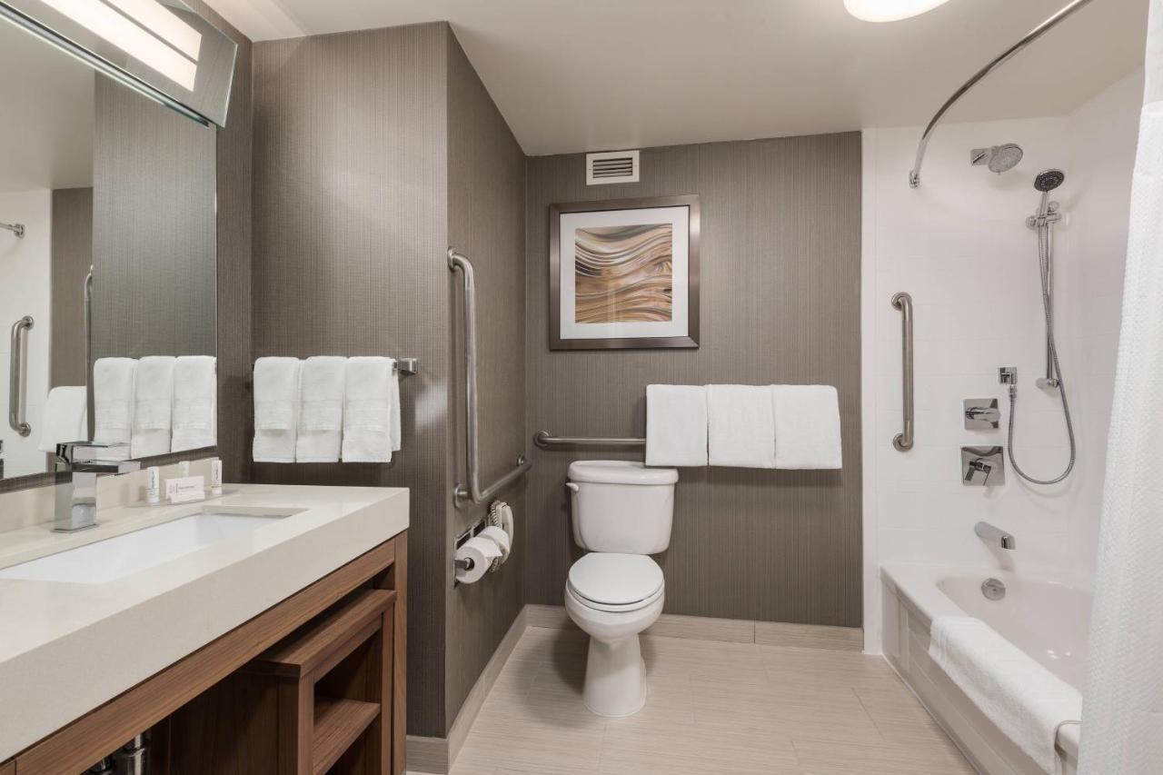 Courtyard By Marriott Toronto Воган Экстерьер фото
