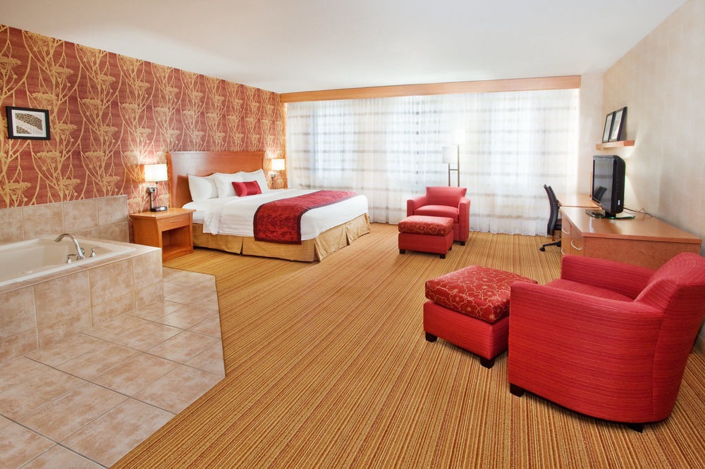 Courtyard By Marriott Toronto Воган Экстерьер фото