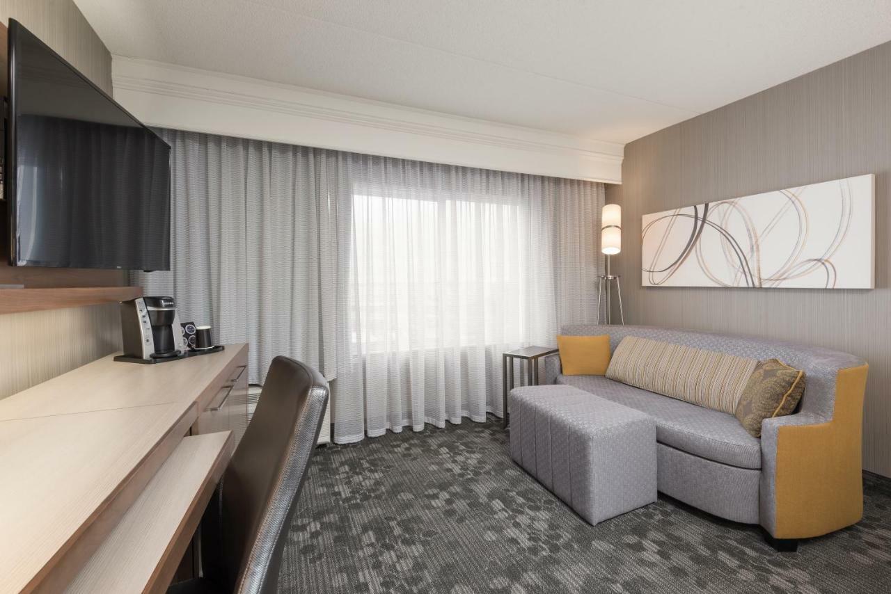Courtyard By Marriott Toronto Воган Экстерьер фото